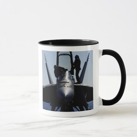 Mug Les pilotes effectuent une inspection avant vol (Droite)