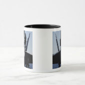 Mug Les pilotes effectuent une inspection avant vol (Centre)