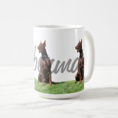 Mug Les Pinschers rouges de dobermann avec la race (Devant droit)