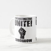 Mug Les Procrastinateurs s'unissent demain (Devant gauche)