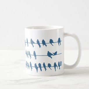 Mug Les silhouettes des hirondelles de marine branchée