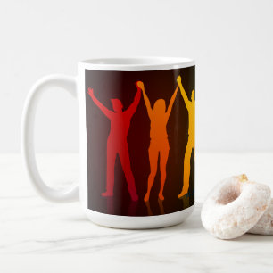Mug Les six silhouettes debout de Slipperyjoe, bras le