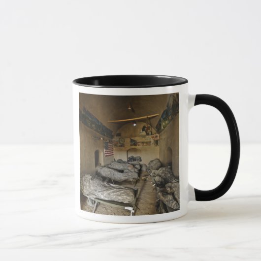 Mug Les soldats américains dorment dans une maison de  (Droite)