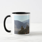 Mug les soldats gèrent du matériel de communication (Gauche)