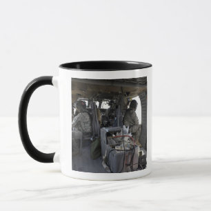 Mug les soldats observent pour des risques