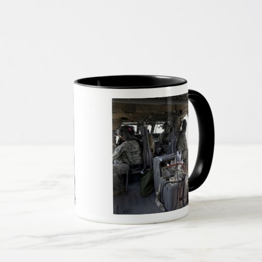 Mug les soldats surveillent les dangers (Devant droit)