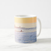 Mug Les surfeurs sur la plage (Devant droit)