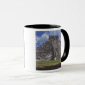 Mug Les touristes passent devant un côté non restauré (Devant droit)