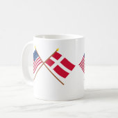 Mug Les USA et drapeaux croisés par Danemark (Devant gauche)