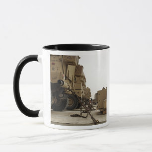 Mug Les véhicules militaires sont verrouillés sur les 