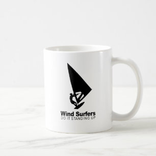 Mug les véliplanchistes le font debout