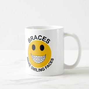 Mug Les visages souriants font face à la purée de café