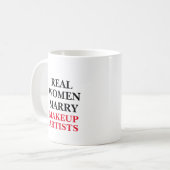Mug Les vraies femmes épousent des artistes maquilleur (Devant gauche)