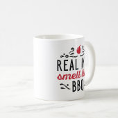 Mug Les vrais hommes sentent comme le barbecue (Devant droit)