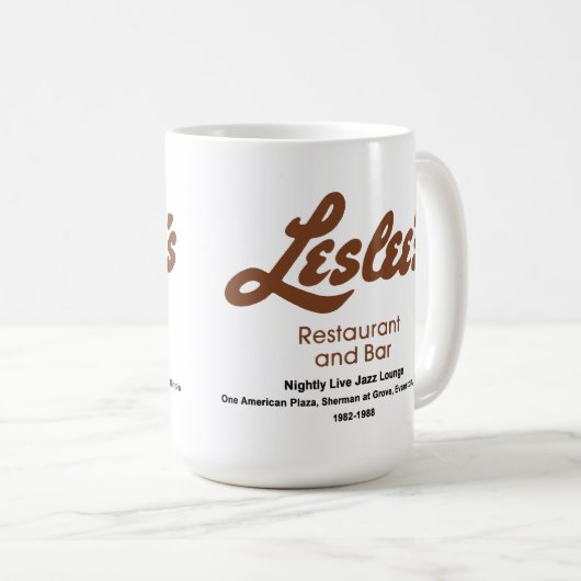 Mug Leslee's Restaurant and Bar, Evanston, Illinois (Devant droit)