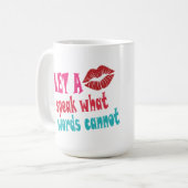Mug Let a kiss speak what words cannotT-Shirt (Devant gauche)