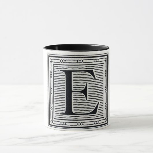 Mug Lettre bloc "E" Bois coupé en bois (Centre)