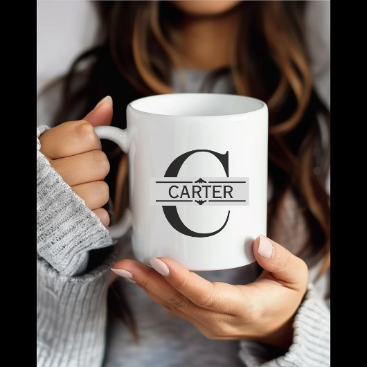 Mug Lettre C | Monogramme à fente ornementale noire