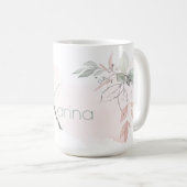 MUG LETTRE CHAUSSÉE ROSE BLANCHE CHAUSSÉE MONOGRAPHIQU (Devant droit)