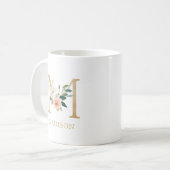 Mug Lettre d'or Monogramme M | Vert rose floral (Devant gauche)