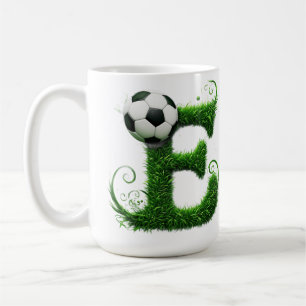 Mug Lettre E en topiaire d'herbe verte avec ballon de