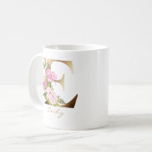 Mug Lettre E | Monogramme or | Arrangement floral rose (Devant gauche)