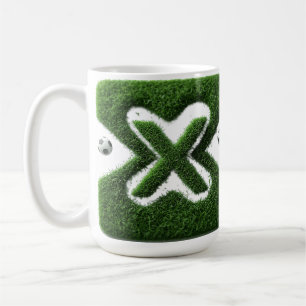 Mug Lettre en herbe formée avec des ballons de footbal