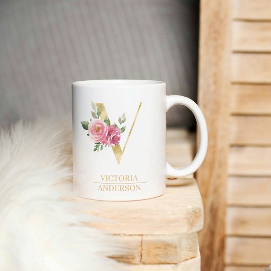 Mug LETTRE FLEURIE AQUATICOLE VERTE V | Monogramme