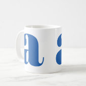 Mug Lettre initiale de monogramme moderne en bleu perv (Devant gauche)