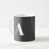 Mug LETTRE initiale monogramme moderne gris foncé (Devant gauche)