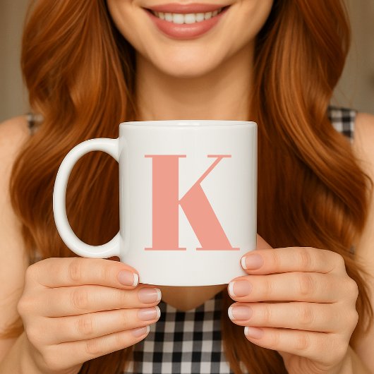 Mug Lettre initiale | Monogramme Moderne Peach Design