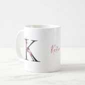 Mug Lettre K, Fleur de cerisier | Nom du script du mon (Devant gauche)