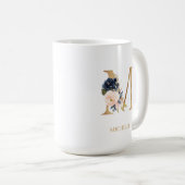 Mug LETTRE MONOGRAPHIQUE Florale Blush Navy "M" Person (Devant droit)