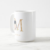 Mug LETTRE MONOGRAPHIQUE Florale Blush Navy "M" Person (Devant gauche)