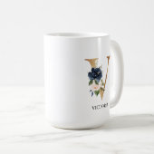Mug LETTRE MONOGRAPHIQUE Florale Blush Navy "V" Person (Devant droit)