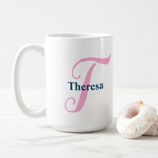 Mug Lettre monographique rose personnalisée T Nom pers (Avec donut)