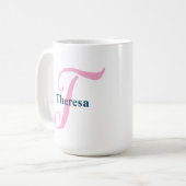 Mug Lettre monographique rose personnalisée T Nom pers (Devant gauche)