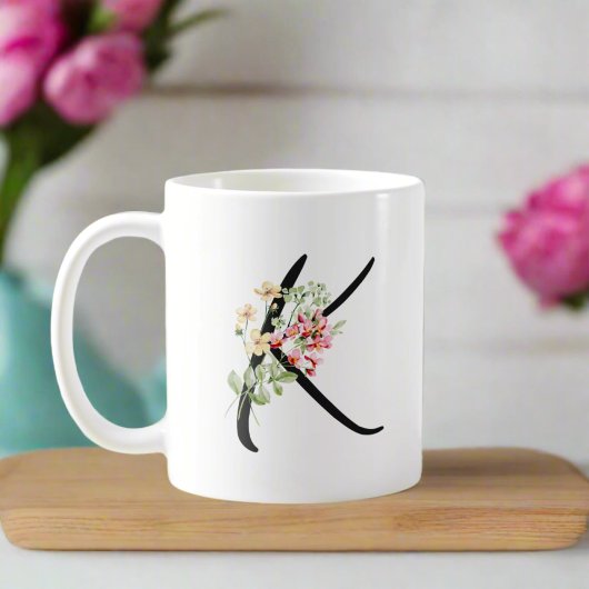Mug Lettre noire florale élégante Typographie "K"