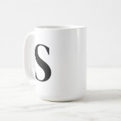 Mug Lettre noire personnalisée Monogramme initial (Devant gauche)