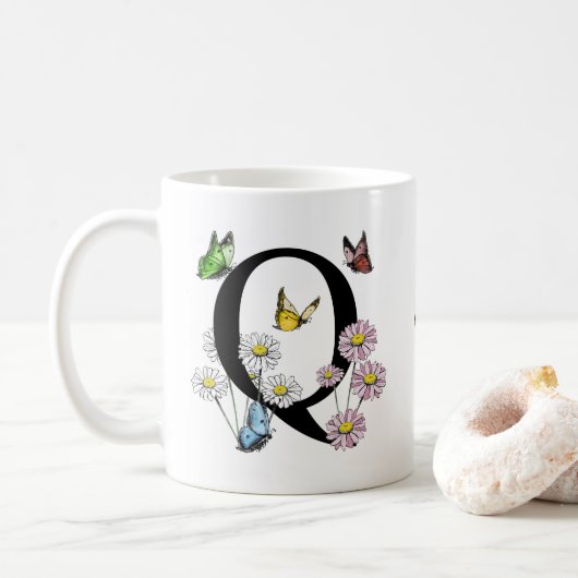 Mug Lettre Q Floral Papillon Monogramme Initiale (Avec donut)
