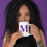Mug Lettre royale violet personnalisée initiale person<br><div class="desc">Faites votre propre tasse à café de 15 oz avec n'importe quelle lettre, initiale ou numéro que vous voulez en violet royal. Cliquez simplement pour personnaliser le modèle et tapez ce que vous voulez dans la zone de texte personnalisée où vous voyez la lettre "M" de l'espace réservé. Vous pouvez...</div>