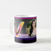 Mug Lettre V Néon Brillante Fluide Abstraite (Devant gauche)