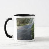 Mug Lever de soleil à travers le brouillard le long de (Gauche)