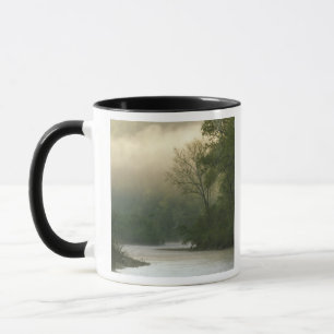 Mug Lever de soleil à travers le brouillard vu de Red
