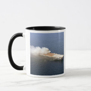 Mug L'ex-Oriskany, un carr désarmé d'avions