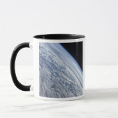 Mug L'horizon terrestre contre la noirceur de l'espace (Gauche)