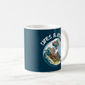Mug Life is a Beach - Rabbit and Turtle Surfing (Devant droit)