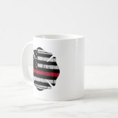 Mug Ligne rouge mince de croix de pompier de drapeau (Devant gauche)