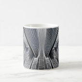 Mug Lignes de tunnel monochromes (Centre)