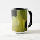 Mug Lily jaune par Shirley Taylor (Devant droit)